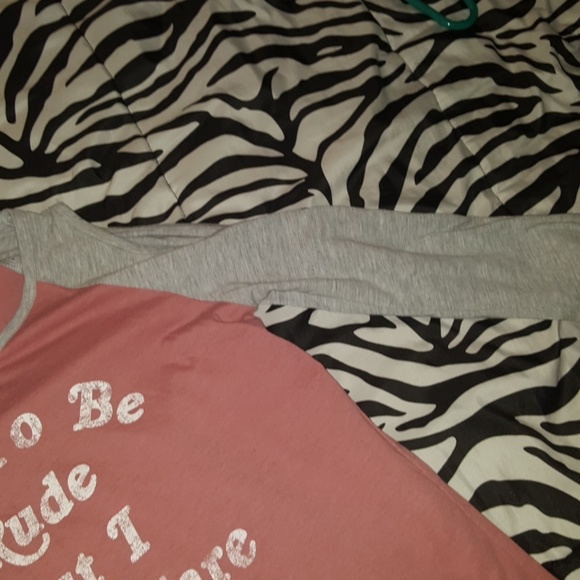 cold shoulder shirt - Picture 3 of 4